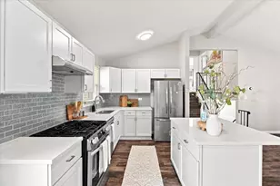 609 Baldwin Ave, Waukegan, IL 60085 - Photo 9