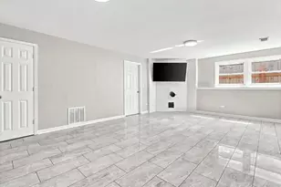 609 Baldwin Ave, Waukegan, IL 60085 - Photo 17