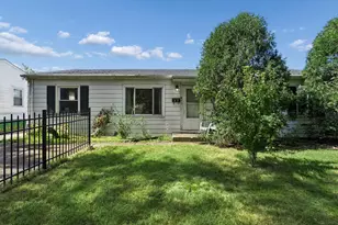 307 Edinburgh Dr, Lockport, IL 60441 - Photo 1