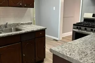 621 N Ash St, Waukegan, IL 60085 - Photo 5