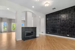 111 E Van Buren St, Woodstock, IL 60098 - Photo 7