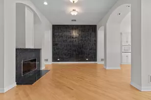 111 E Van Buren St, Woodstock, IL 60098 - Photo 9