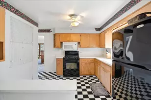 271 Dalton Ave, Mundelein, IL 60060 - Photo 5