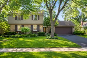 933 Country Ln, Buffalo Grove, IL 60089 - Photo 1