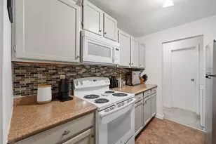 4704 W Northfox Ln, McHenry, IL 60050 - Photo 11