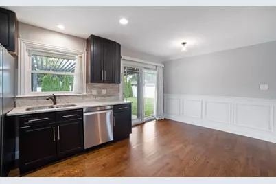 109 Crest Avenue, Elk Grove Village, IL 60007 - Photo 9
