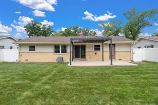 109 Crest Ave, Elk Grove Village, IL 60007 - Photo 23