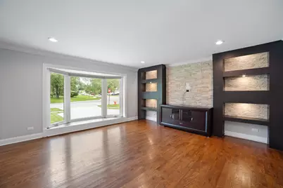 109 Crest Avenue, Elk Grove Village, IL 60007 - Photo 3