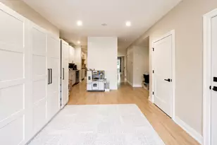 1225 W Addison St, Chicago, IL 60613 - Photo 3