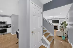 547 Bobby Ann Ct, Roselle, IL 60172 - Photo 17