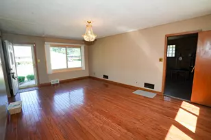 2011 Douglas St, Joliet, IL 60435 - Photo 7