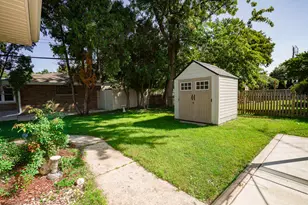 2011 Douglas St, Joliet, IL 60435 - Photo 33