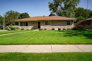 2011 Douglas St, Joliet, IL 60435 - Photo 3