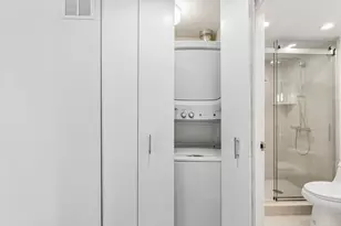 100 E Huron St, Chicago, IL 60611 - Photo 25