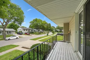 669 White Pine Rd, Buffalo Grove, IL 60089 - Photo 23