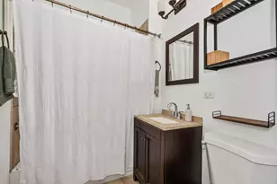 1319 W Foster Ave, Chicago, IL 60640 - Photo 35