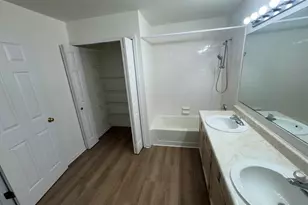 234 Birmingham Ct, Roselle, IL 60172 - Photo 9