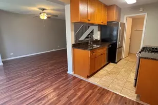 323 Meadow Ct, Vernon Hills, IL 60061 - Photo 9