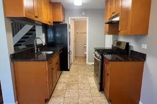 323 Meadow Ct, Vernon Hills, IL 60061 - Photo 11
