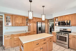 1354 Mill Pond Rd, Bourbonnais, IL 60914 - Photo 9