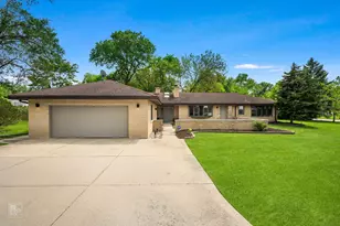 16W721 Red Oak St, Bensenville, IL 60106 - Photo 1