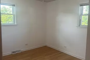 695 N Indiana St, Elmhurst, IL 60126 - Photo 5