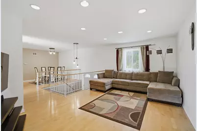 301 Horatio Boulevard, Buffalo Grove, IL 60089 - Photo 3