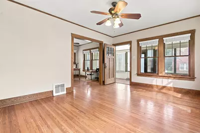 30 S Commonwealth Avenue, Elgin, IL 60123 - Photo 11