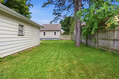 30 S Commonwealth Avenue, Elgin, IL 60123 - Photo 29