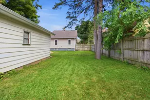 30 S Commonwealth Ave, Elgin, IL 60123 - Photo 29