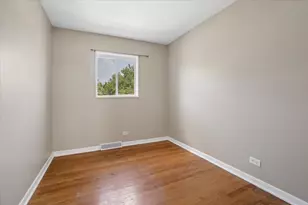 9115 N Gross Point Rd, Skokie, IL 60077 - Photo 9