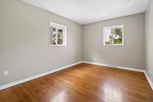 9115 N Gross Point Rd, Skokie, IL 60077 - Photo 7