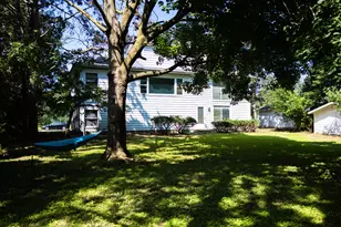 436 Russell Rd, Dekalb, IL 60115 - Photo 3