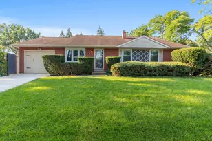 697 Hickory Dr, Buffalo Grove, IL 60089 - Photo 1