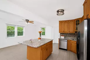 697 Hickory Dr, Buffalo Grove, IL 60089 - Photo 7