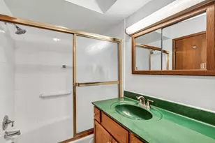 9230 N Callero Dr, Niles, IL 60714 - Photo 11