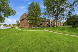 9388 Bay Colony Dr, Des Plaines, IL 60016 - Photo 27
