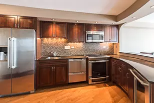 300 N State St, Chicago, IL 60654 - Photo 5
