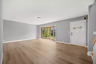 8812 Dee Rd, Des Plaines, IL 60016 - Photo 3