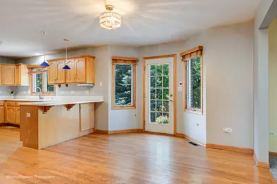 8220 Rutherford Drive, Woodridge, IL 60517 - Photo 9