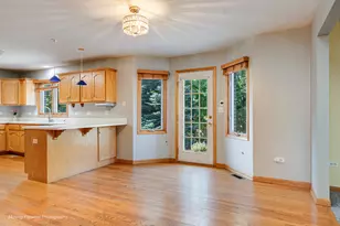 8220 Rutherford Dr, Woodridge, IL 60517 - Photo 9
