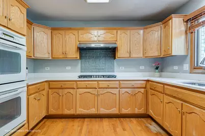 8220 Rutherford Drive, Woodridge, IL 60517 - Photo 7