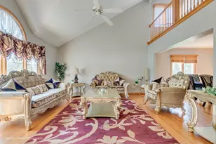 8220 Rutherford Dr, Woodridge, IL 60517 - Photo 3