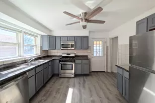 6328 N Troy St, Chicago, IL 60659 - Photo 3