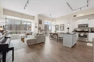 230 W Division St, Chicago, IL 60610 - Photo 3