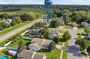2010 Watertower Pl, Crest Hill, IL 60403 - Photo 3