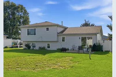 2010 Watertower Place, Crest Hill, IL 60403 - Photo 5