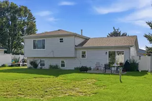 2010 Watertower Pl, Crest Hill, IL 60403 - Photo 5