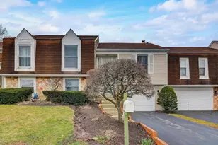 917 Burgess Cir, Buffalo Grove, IL 60089 - Photo 1