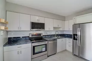 917 Burgess Cir, Buffalo Grove, IL 60089 - Photo 9